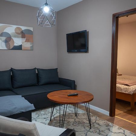 Apartman Rose-2025 Renovated Garden View โปเรช ภายนอก รูปภาพ