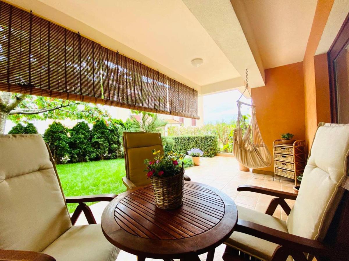 Apartman Rose-2025 Renovated Garden View โปเรช ภายนอก รูปภาพ