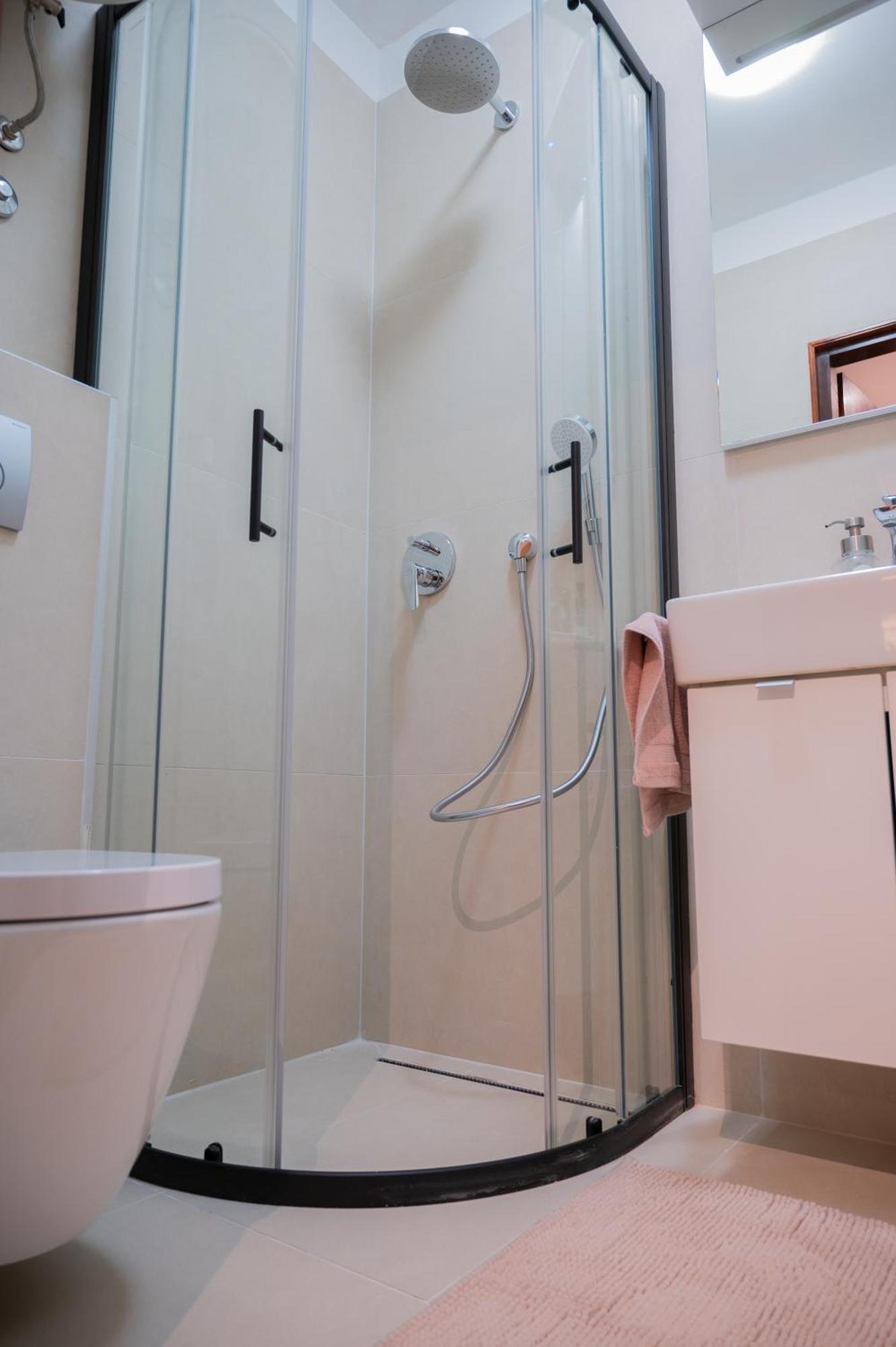 Apartman Rose-2025 Renovated Garden View โปเรช ภายนอก รูปภาพ