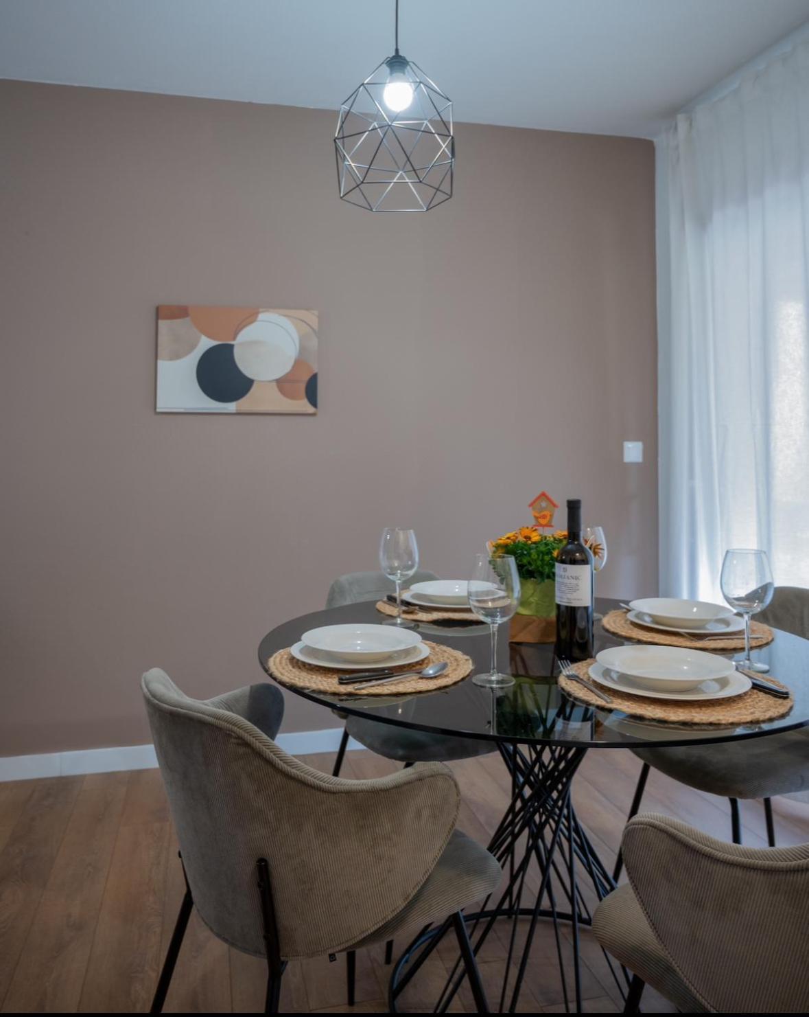 Apartman Rose-2025 Renovated Garden View โปเรช ภายนอก รูปภาพ