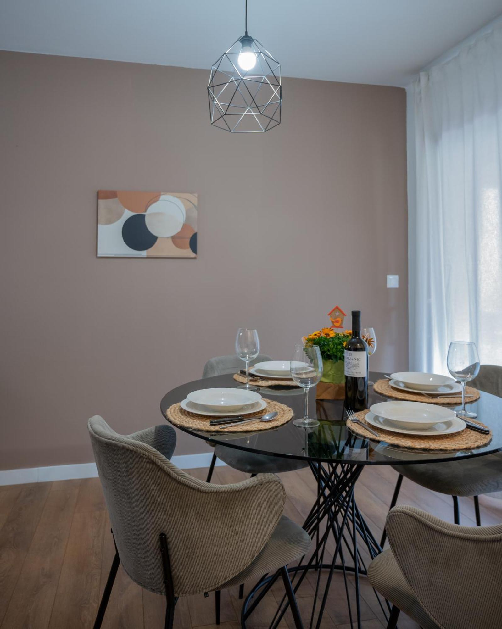 Apartman Rose-2025 Renovated Garden View โปเรช ภายนอก รูปภาพ