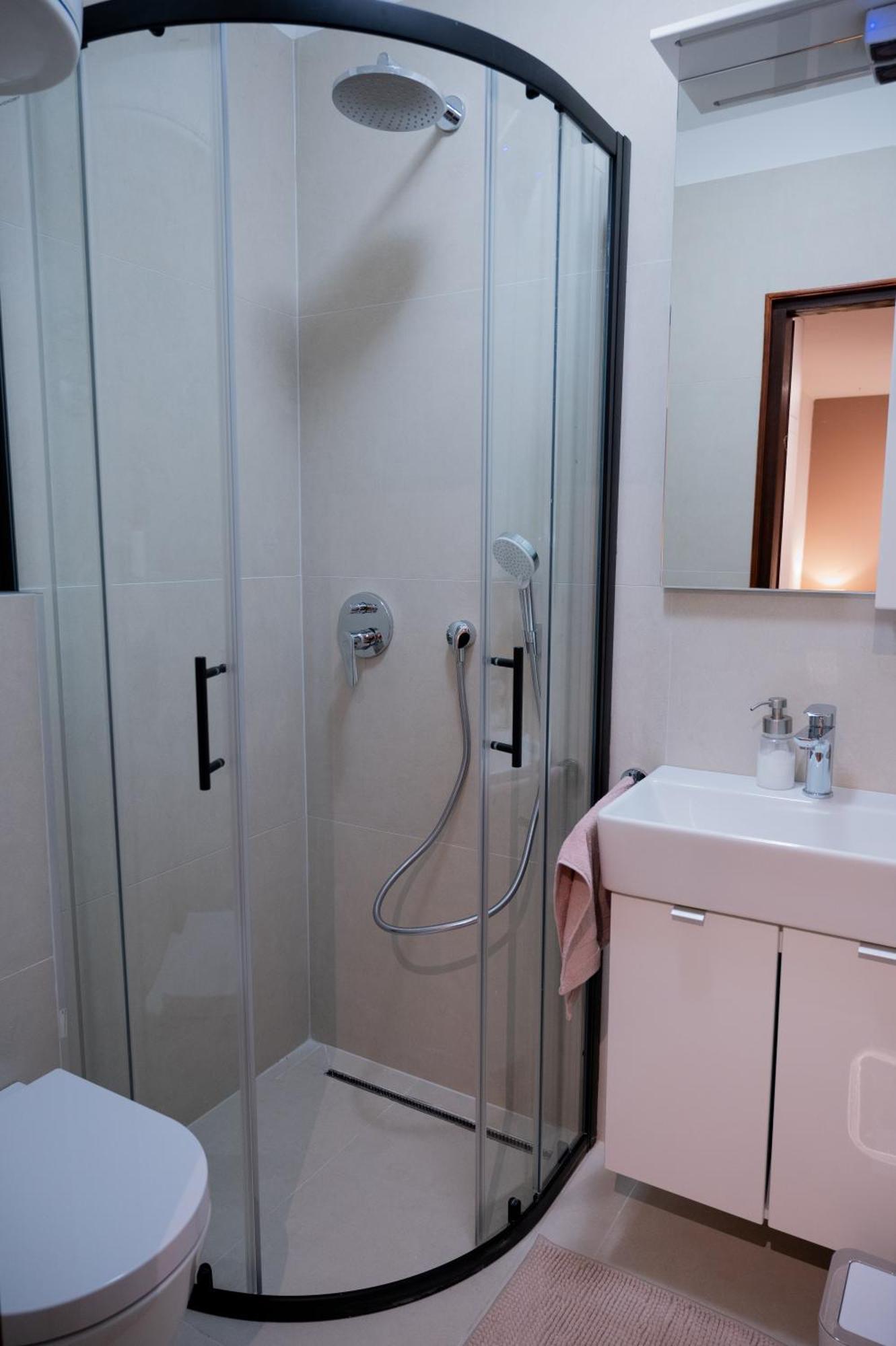 Apartman Rose-2025 Renovated Garden View โปเรช ภายนอก รูปภาพ
